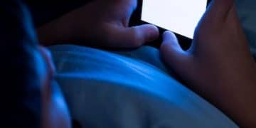 Blue Light & Sleep: Minimize Exposure for Better Rest (US) - Cover Image