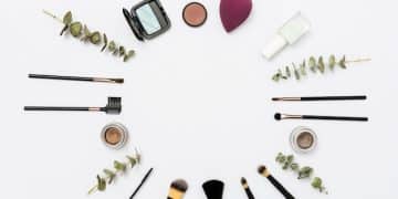 How to Choose Makeup Brushes: A Beginner's Guide - Cover Image