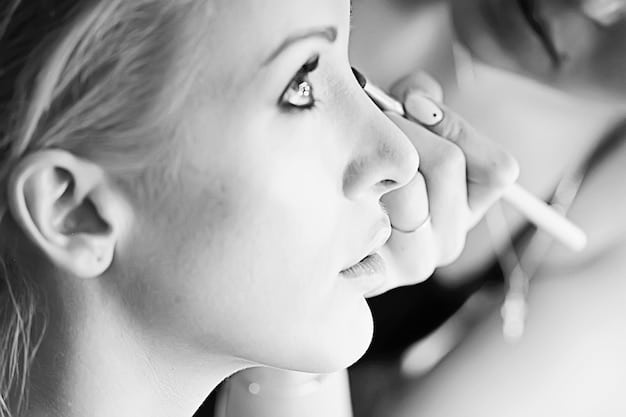 How to Contour Your Nose: A Step-by-Step Guide to Slimming and Defining