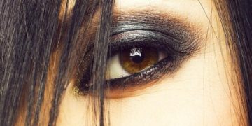Reverse Cat Eye Tutorial: TikTok's Hottest Makeup Trend in 2025 - Cover Image