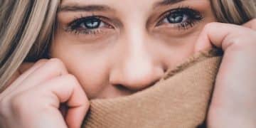 The Ultimate Guide: False Lashes in 5 Minutes for a Natural Look - Cover Image