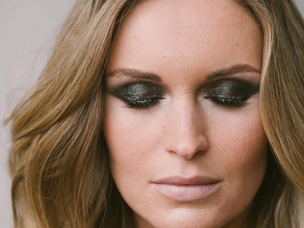 Smoky Eye Secrets: Pro Techniques for a Flawless 12-Hour Blend