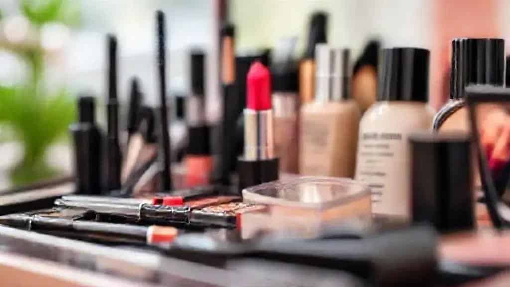 Quick makeup for work or school: look your best effortlessly